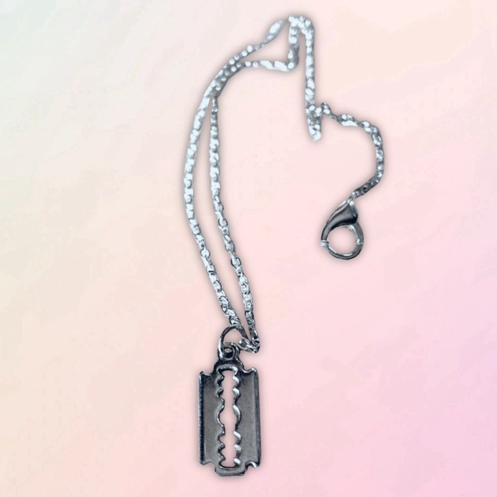 Dainty, Faux Razor Blade, Charm & Linked Chain, NEW